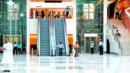 Delhi court, airport get bomb threat