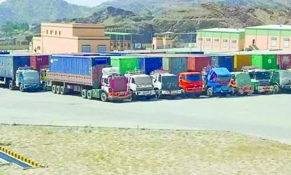 700 humanitarian aid trucks enter Afghanistan from Pakistan