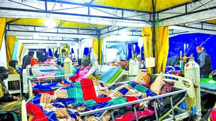 Thousands displaced by deadly Indonesia earthquake 