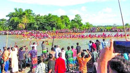 Ignoring \'Tawhidi Janata\' Objections, Massive Crowd Gathers for Sunai River Boat Race
