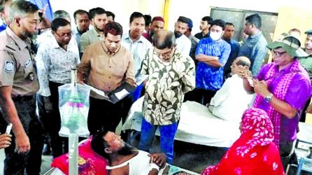 Sakhawat makes surprise visit to Charbhadrasan Health Complex