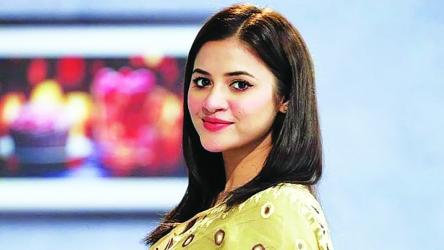 Actress Tasnuva Tisha caught in road crash, says she is lucky to survive