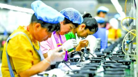 \'World\'s Factory\' Doesn\'t Need Workers Anymore? Inside China\'s Job Crisis