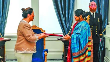 Bangladesh\'s first envoy presents credentials to New Zealand