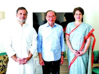 Rahul, Priyanka Gandhi meet Malaysian PM 
