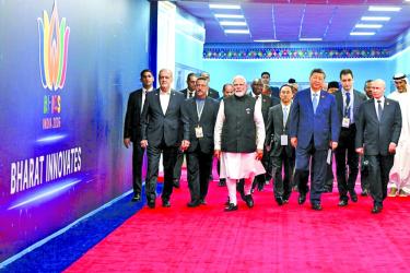 Pezeshkian Pursues Wider Economic Ties on BRICS Sidelines 