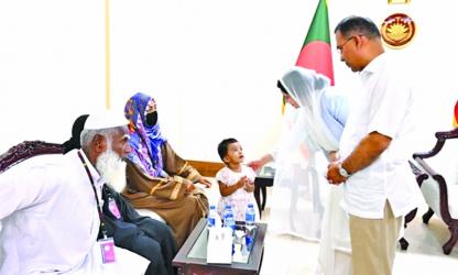 PM provides financial aid to families of soldiers killed  in shell blast