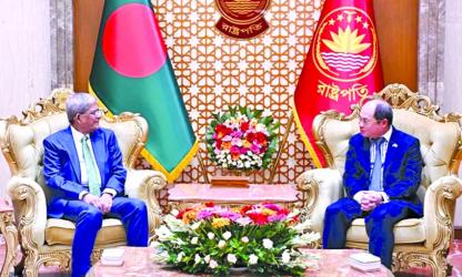 President urges Vietnam to ease visa process