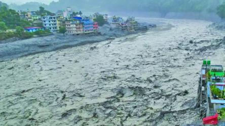 How climate change worsened Nepal\'s deadly mountain collapse