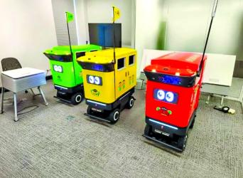Japan\'s busiest rail station tests robot bins