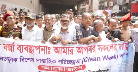 \'No compromise over clearing  illegal occupation from footpaths\'