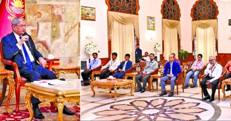 Democratic media can best serve people: President