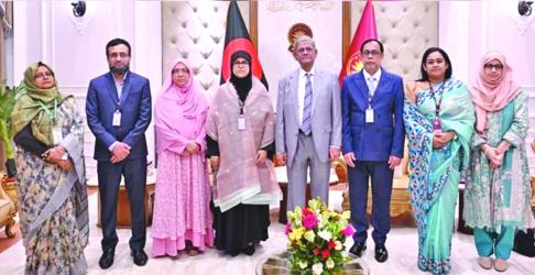 President stresses further improvement of textile education, research