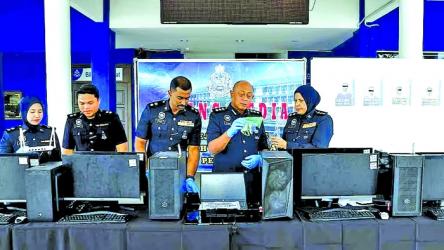4 Bangladeshis held in Malaysian \'online scam\'