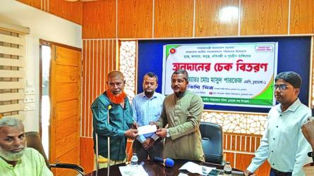Financial aid handed over to Chuadanga underprivileged people 