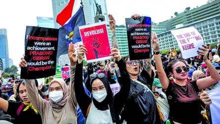 Indonesian students protest over forest fires, Prabowo policies