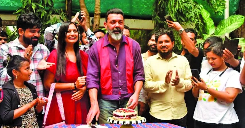 Bobby Deol celebrates  30 years in cinema