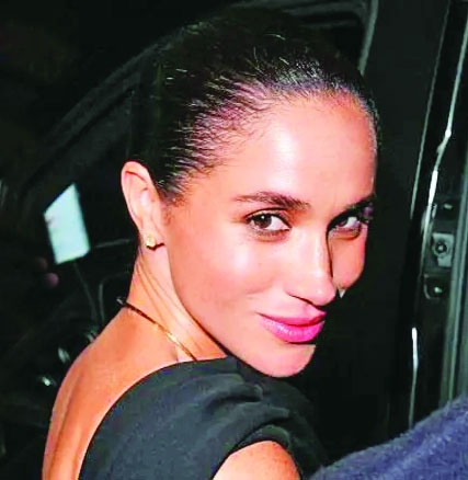 Meghan makes surprise appearance at Paris Fashion Week
