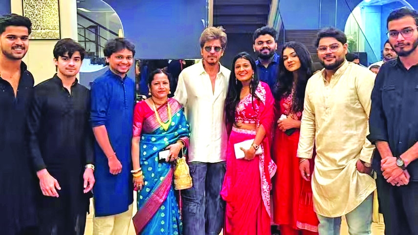 Shah Rukh Khan celebrates Diwali with Gauri’s team