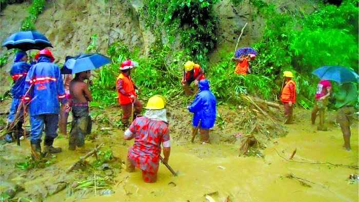 2 workers  killed, 2 injured  in landslide