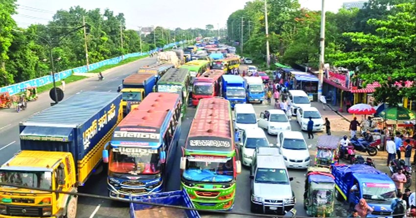 JUCSU blockade highway protesting failure to arrest attempted rape suspect