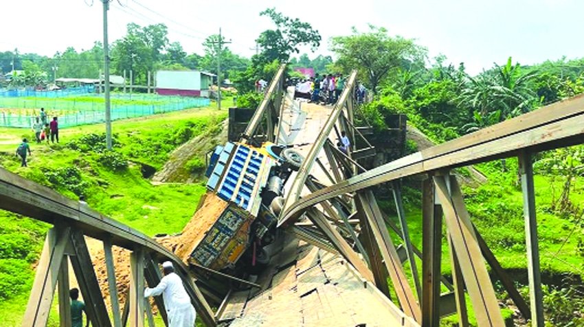 Bridge collapse leaves road communication suspended in M'singh