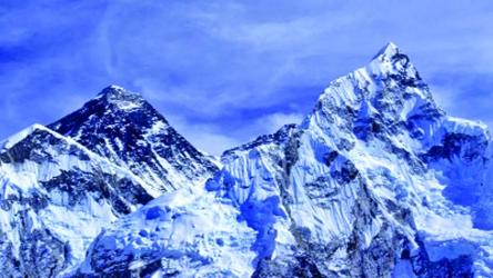 Nearly 1,000 people trapped on Mount Everest slopes