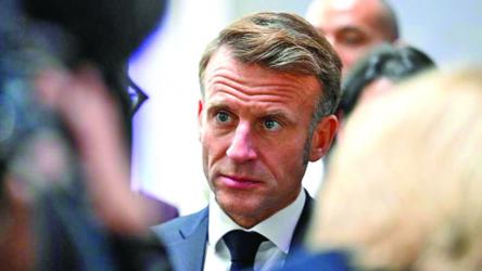 Macron pressed to end political \'mess\'