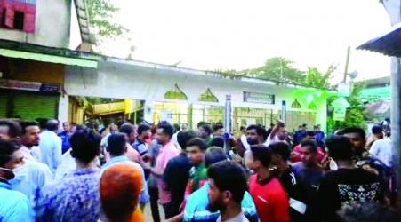 50 hurt as Jubo Dal, Shibir clash in Noakhali