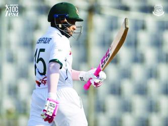 Mushfiqur inch closer to reach historic ton on his landmark Test