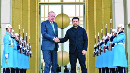 Zelensky meets Erdogan amid US peace push