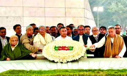 Tarique Rahman pays homage at his father\'s grave