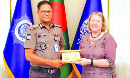 UNESCO delegates call on IGP Ali Hossain Fakir