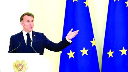 French president to push Iranian counterpart on opening Hormuz