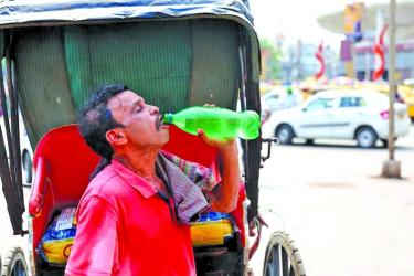 Asia heatwaves spell double trouble for economies hit by oil